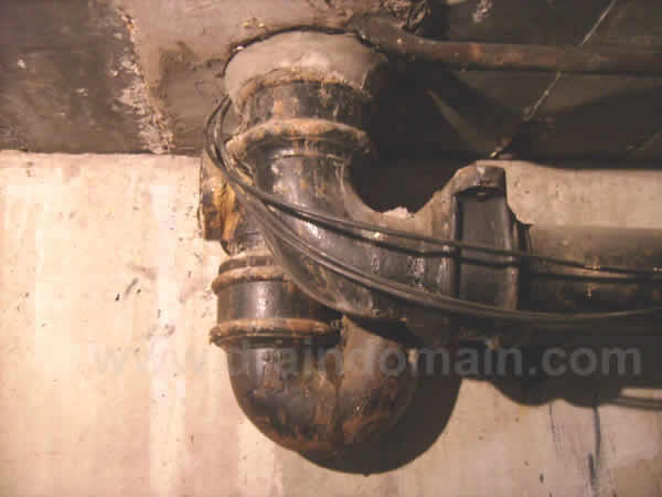www.draindomain.com_suspended cast iron pipework